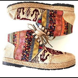 NWOB Boho lace up ankle sneaker booties in burlap & patchwork design Sz 9(40)